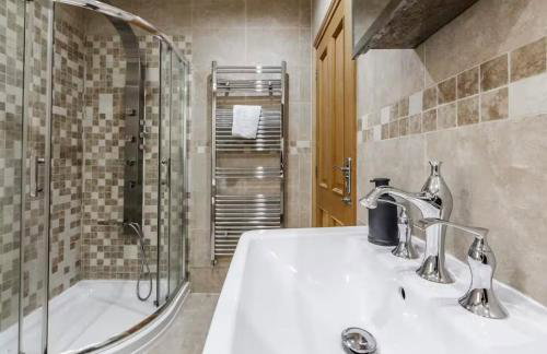 Albert Stays - 5 bed Sleeps 11 - Free Parking - Photo 25