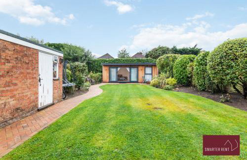 Guildford - 4 Bedroom House - Private Parking - Photo 17