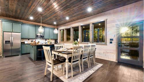 LUX,Hot Tub,ATV,Hiking,Pickleball,Firepit,Arcade - Photo 4, stove, dishwasher