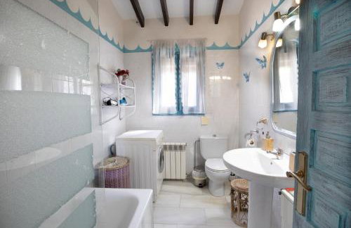 Casa Madre Tierra con jacuzzi piscina zona de barbacoa y preciosas vistas - Foto 51