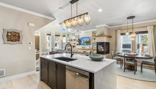 Sleek Home Near Old Town W/ Rftp Hot Tub & Mtn Views - Foto 2