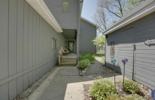 Spacious Delton Home with Fire Pit and Lake Views - Foto 38