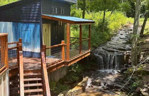 Blueberry Farm Cottage, Hot Tub, Creek, Game Room - Foto 22