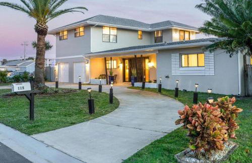 SAND CASTLE-Fun For Big Groups-Walk to Beach, Heated Pool, Lanai - Foto 1