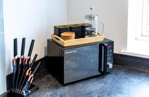 2-Bedroom Contractor Stay - Gated Parking & Fast WiFi - Photo 15