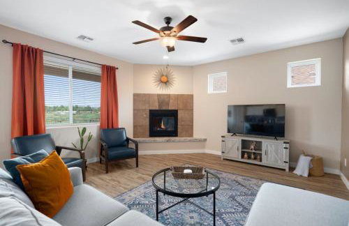 Stunning Views + Hot Tub + Location! 3 bed/3 bath - Foto 4