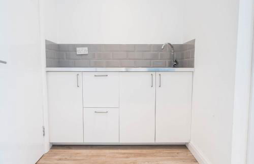 Four Bedroom House - Parking - Garden - Netflix 22C - Foto 35