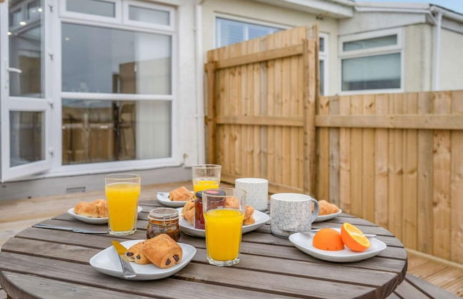 3-bed 5-6 Berth Modernised Bungalow! - Photo 10