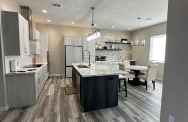 Beautiful New construction home - New Pool & Spa! - Foto 17