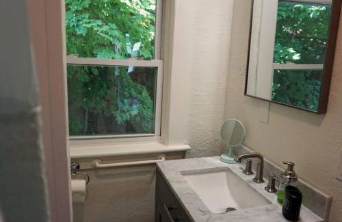 Majestic Lakeview Duplex Apt for 8! Fully furnished and ready for your getaway! - Foto 30