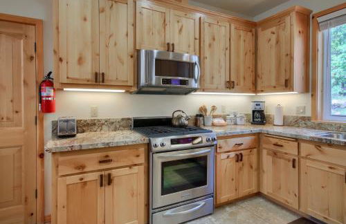 Rivercrest Lodge with Hot Tub-Pool Table-Firepit - Foto 28