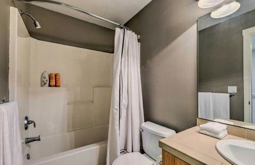 Walk to Local Shops and Eats! Quaint Issaquah Home - Foto 21