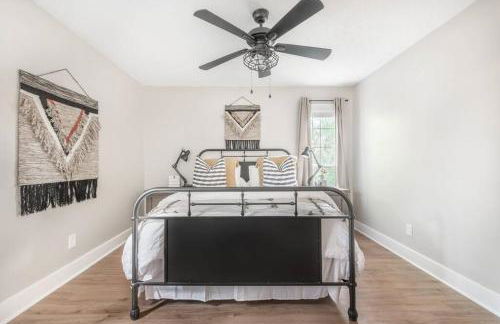 Stylish & Spacious Home Near ATL - Foto 27