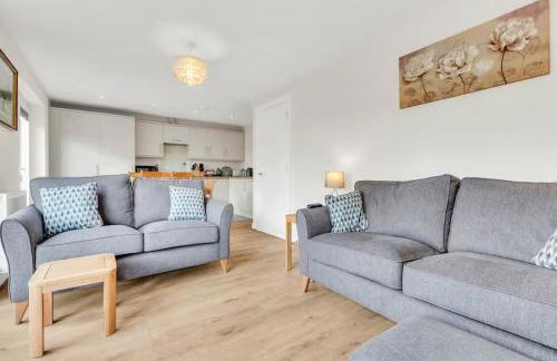 Comfortable 4BR stay in Bourne, Free Parking, Sleeps 7, Families & Contractors Welcome - Foto 8