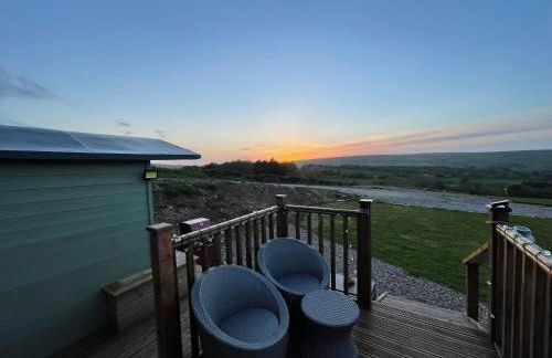 Oakley View Shepherds Hut with hot tub - Photo 21
