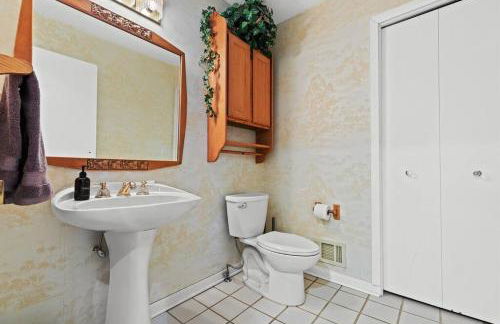 NEW! 4BR I Indoor Pool on the Bay in Boat Town USA - Foto 54