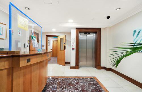 Luxury 3-Bed Apartment with Private Garden En-Suites & Underground Parking Prime NW6 London Location - Foto 16