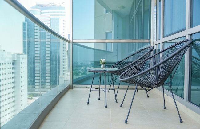 Yogi - Serene Romance in a Stylish Studio with City Views - Photo 12