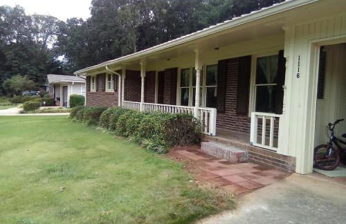 Cozy Home in Lilburn, GA - Foto 6