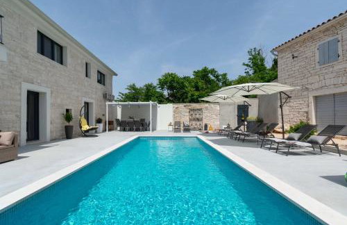 Designer Villa Simone - Modern & Heritage Style with Office - Foto 11