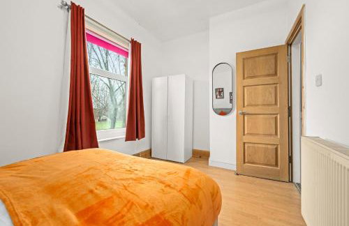 Modern and Comfy 3 Bed Manchester Home near Etihad, Coop Live Arena and Manchester City Centre - Foto 7