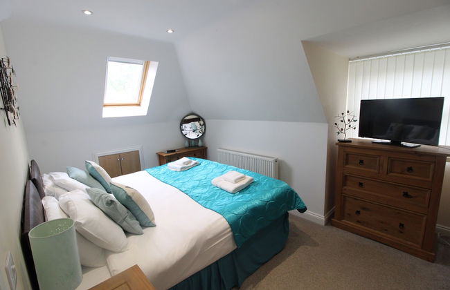 Westcliff House - 4 Bedrooms - Photo 3