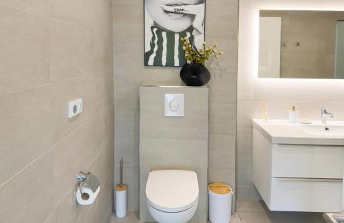 ImmoStay #3 - Penthouse mit zwei Balkonen & Seeblick, Parking & WiFi - Foto 13