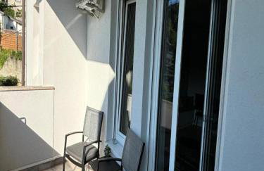 Modern & Charming - Free Private Parking - Foto 25