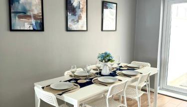 Stunning Open Plan 3 Bed House - Driveway & Garden - Foto 2