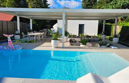 Luxurious large home with Pool, Garden, Koi Pond only 12 min to Octoberfest - Foto 13