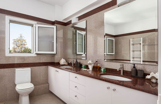 Eretria Luxurious Seafront Villa - Photo 35