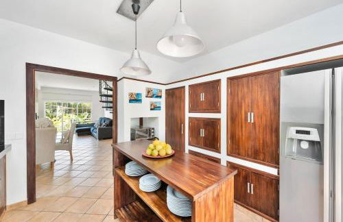 Casa con piscina y gran jardín - Foto 17