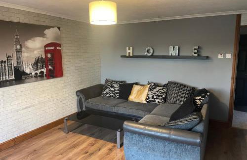 Tipton 2 Bedroomed long Stay Pad van or car free parking - Foto 8