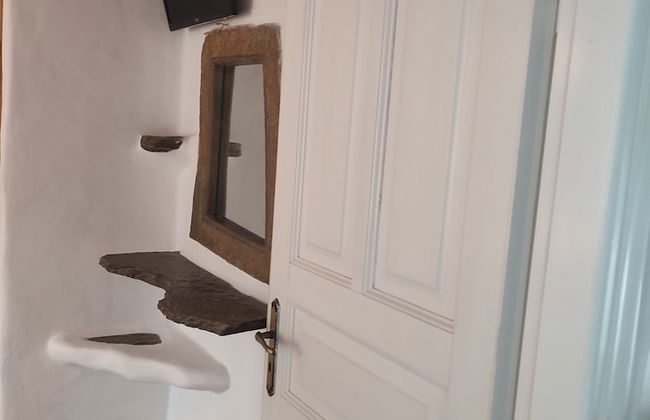 Ornos Beachside 2 Bd Stylish House - Photo 4