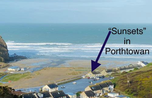Sunsets In Porthtowan, Beachfront apartment - Photo 24