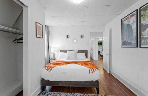 5BR 3BA Family Retreat 2 Blocks from Beach - Foto 9