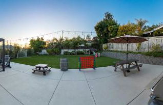 4Bd, putt putt, turf, grill, fire pit & more! - Photo 56