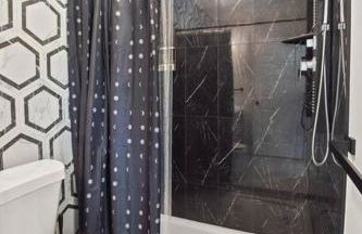 Delight: Bold & Bougie! Sleeps 12! Downtown Boyne - Foto 19