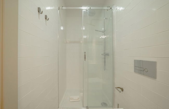 Legacy Oporto Premium Apartment B by Vacationy - Photo 28