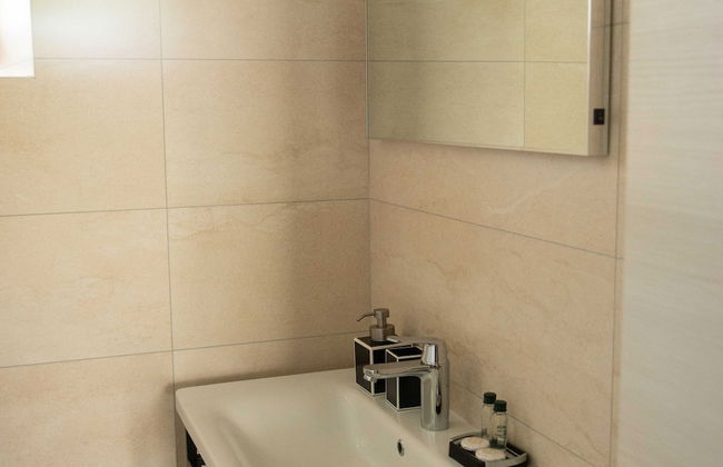 The Poolside Stone House in Bale - Foto 21