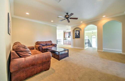 Luxe Wine Country Estate with Orchard-Facing Balcony - Foto 10