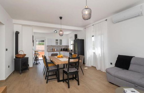 Gorgeous Home In Danilo With Wifi - Photo 7