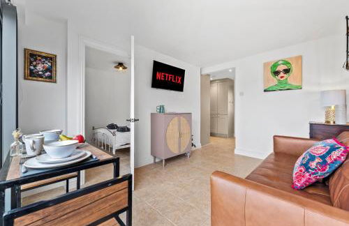 Near Warwick Hospital, Cozy Studio, Free Parking - Foto 1