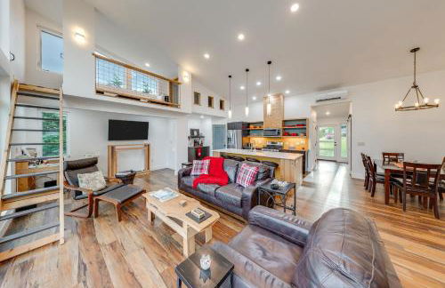 Water Views Whidbey Island Hideaway with Deck - Foto 6