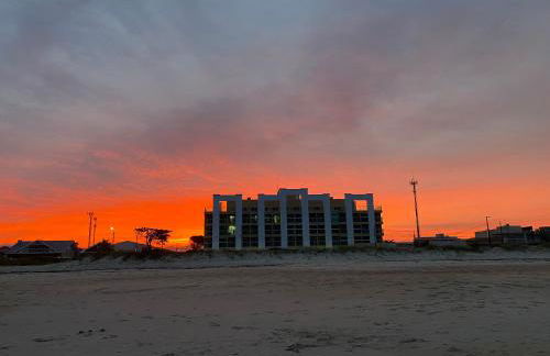 Lindo Studio Matinhos Prédio na beira mar. - Foto 36