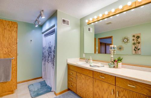 Private Lakefront Cabin with Hot Tub, Deck and Views - Foto 18