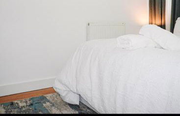 Cozy Cottage 2 Bedroom Apartment with free Parking - Foto 17