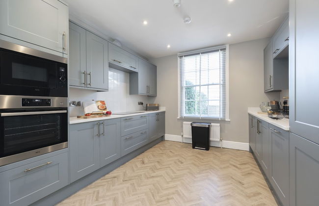 Elliot Oliver - Stunning 6 Bedroom Regency House With Parking - Photo 15