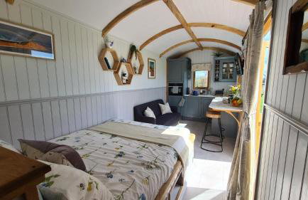 Honey Bee - Comfortable luxury shepherds hut with hot tub - Foto 16