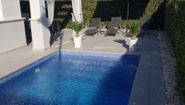 Villa mit privatem Pool, zentrumsnah - Foto 3